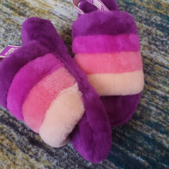 SOLD- Ugg Fluff Yeah Slide in Berrylicious - Picture 7 of 9